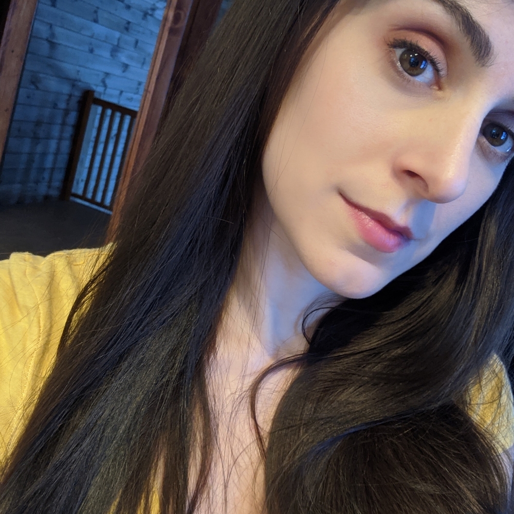 Meet your Posher, Caitlin